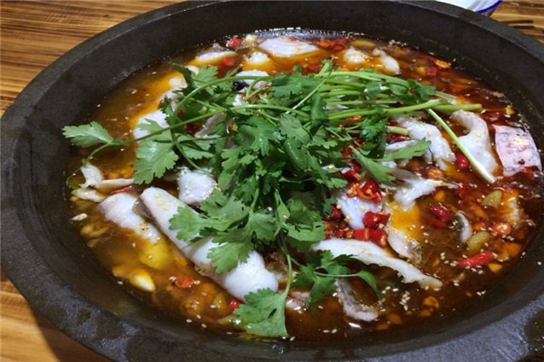 昕时器云南石锅鱼加盟